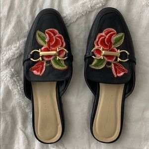WILD DIVA SLIDES SIZE 8 LOAFERS BLACK FLORAL